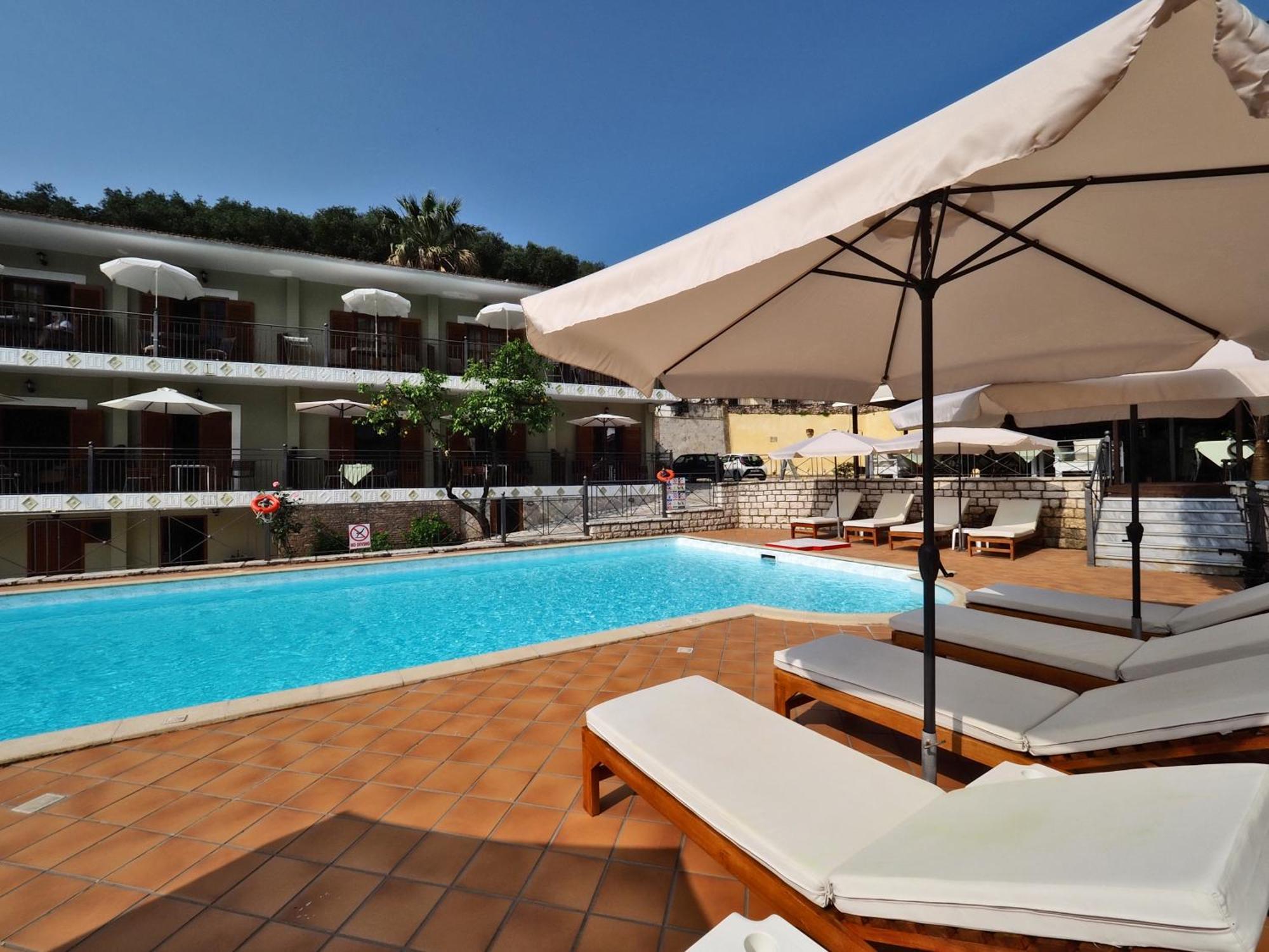 Bella Vista Hotel Studios & Apartments Parga Eksteriør billede