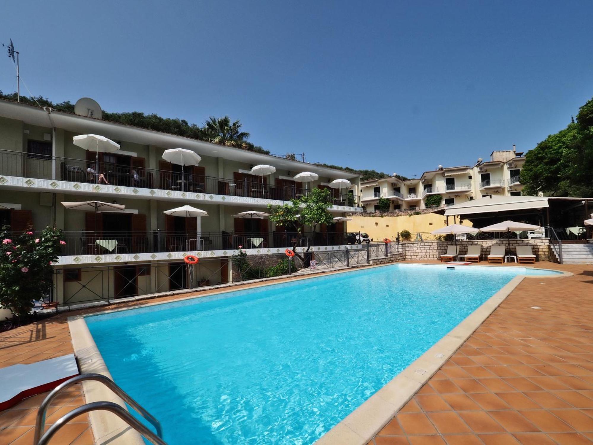 Bella Vista Hotel Studios & Apartments Parga Eksteriør billede